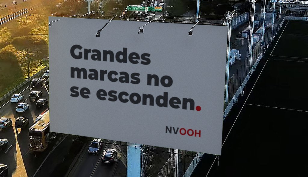 Cartel NVOOH sobre Av. Cantilo con el claim «Grandes marcas no se esconden.», camino a General Paz y zona norte