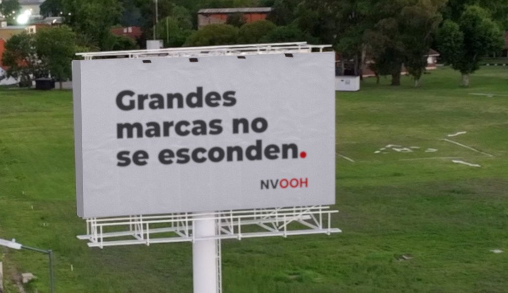 Cartel NVOOH sobre Panamericana con el claim «Grandes marcas no se esconden.»